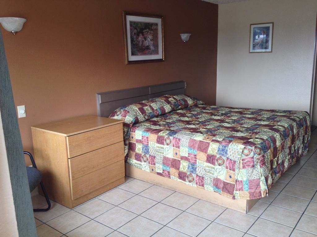 Austin Motor Inn Room photo