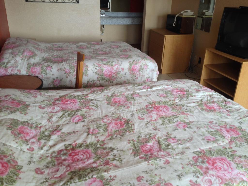 Austin Motor Inn Room photo